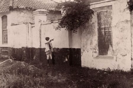 Dari Batavia ke Soerabaia, Ada Apa?