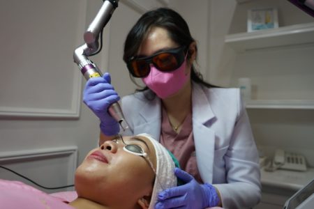 Remajakan Kulit Cantikmu dengan K- Laser Skin Shooter