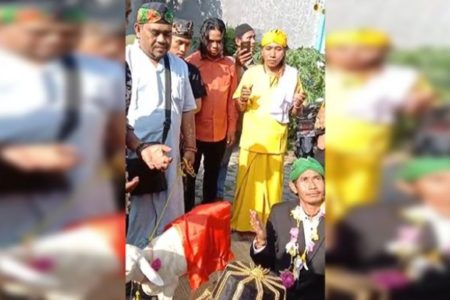 Pria Gresik Nikahi Kambing Demi Mempersatukan Bumi Nusantara dan Bumi Pertiwi