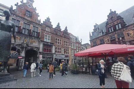 Antara Dam square (Amsterdam), Grand Place (Brussels) dan Willemsplein (Soerabaia)